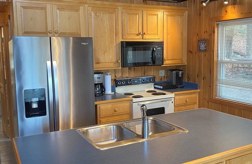 Greentown House | Charming 3-bedroom house with private dock on Lake Wallenpaupack!