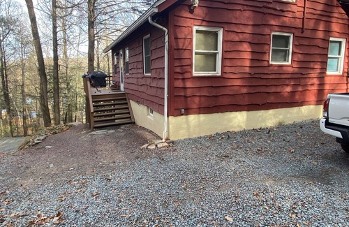 Greentown House | Charming 3-bedroom house with private dock on Lake Wallenpaupack!