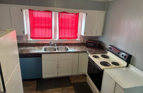 Kingsport House | Charming 3-bedroom house in Kingsport with AC, WiFi. Enjoy your stay