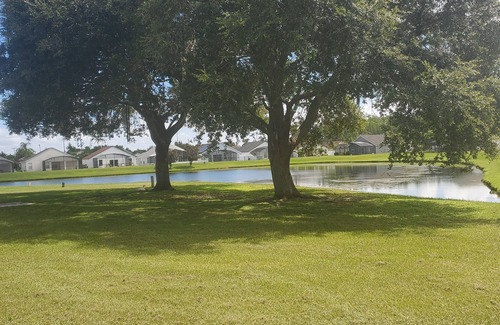 Crescent Lakes House | Charming 3-bedroom house with WiFi, AC, Pool, Lake View, by Disney.
