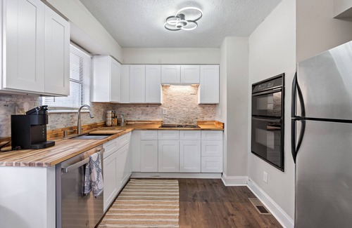 Knoxville Apartment | Charming 3-bedroom house in a Quiet Neighborhood - Extended Stay Only