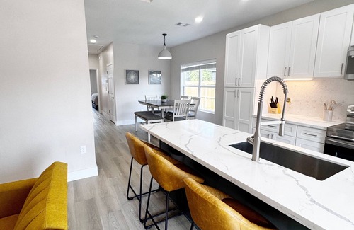 La Marque House | Charming 3-bedroom house in La Marque with AC