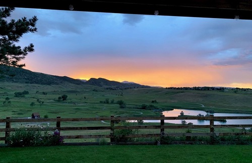 Ken Caryl Ranch North Plains House | Charming 3-bedroom house with WiFi, foothill views, in serene Littleton