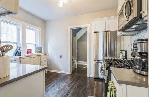 Milwaukee House | Charming 3-bedroom house in delightful Milwaukee with AC, WiFi