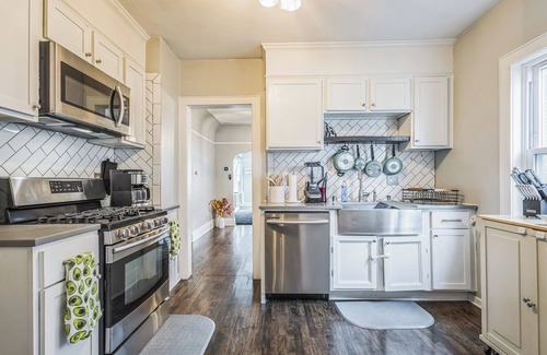 Milwaukee House | Charming 3-bedroom house in delightful Milwaukee with AC, WiFi