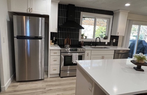 Milwaukie House | Charming 3-bedroom house with WiFi and AC in delightful Milwaukie!