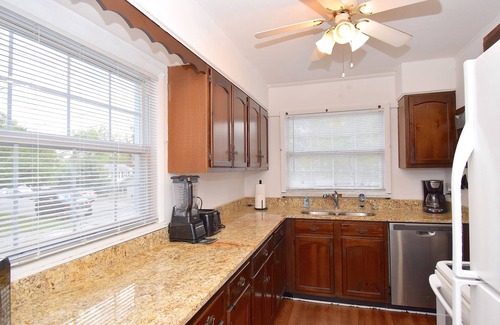 Oak Ridge House | Charming 3 Bedroom house with detached garage.