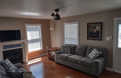 Rock Hall House | Charming 3-bedroom house in the Heart of Rock Hall with WiFi, AC