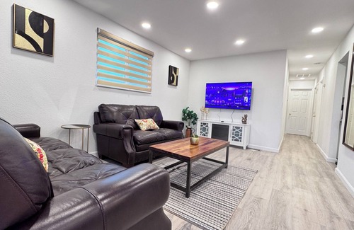 Kaseberg - Kingswood House | Charming 3-bedroom house in Roseville by Sierra Golf Club. Enjoy your stay!
