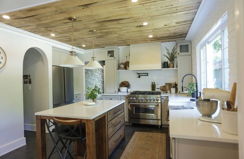 Salisbury House | Charming 3-bedroom home with gardens & chickens