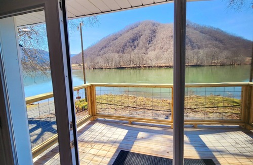 Meadow Bridge House | Charming 3 bedroom home on the New River