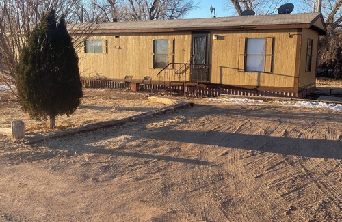 Tucumcari House | Charming 3-bedroom house with WiFi, AC near ArtCity. Safe & quiet country view.