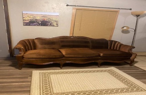 Tucumcari House | Charming 3-bedroom house with WiFi, AC near ArtCity. Safe & quiet country view.