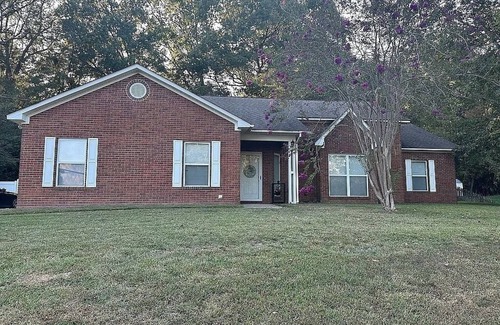 Vicksburg House | Charming 3-bedroom house with AC, WiFi, and great neighborhood in Vicksburg, MS