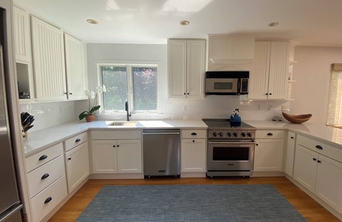 Wainscott House | Charming 3-bedroom house with AC, WiFi and heated pool in lovely Wainscott