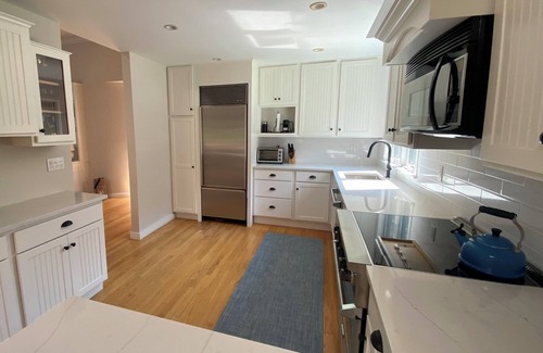 Wainscott House | Charming 3-bedroom house with AC, WiFi and heated pool in lovely Wainscott
