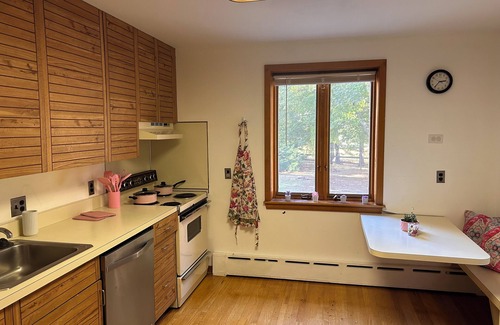 Manoa House | Charming 3-bedroom house in heart of the mainline