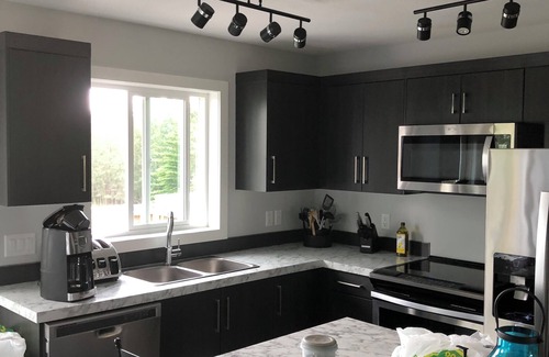 Parkland Beach House | CHARMING 3 BEDROOM HOME AT GULL LAKE