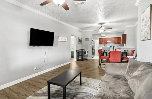 Groves House | Charming 3-Bedroom Home in Groves