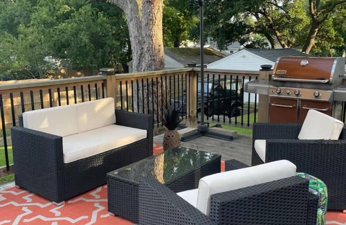 Bayview House | Charming 3-bedroom home a block from the beach!