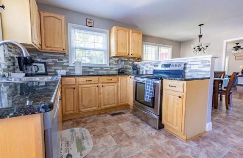 Rossville House | Charming 3-Bedroom Home in Rossville, GA - Family Retreat