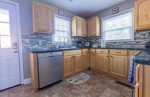 Rossville House | Charming 3-Bedroom Home in Rossville, GA - Family Retreat