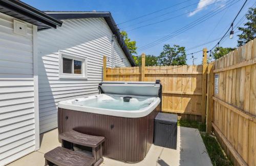 Vermilion House | Charming 3-Bedroom - Hot Tub & Game Room