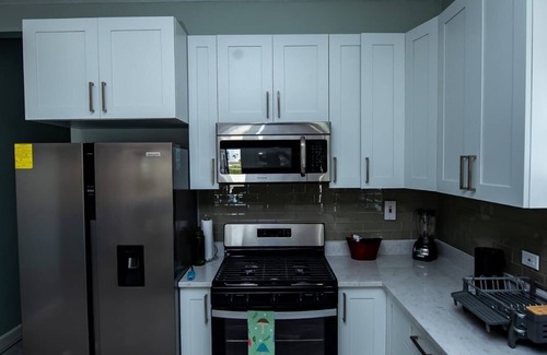 Portmore House | Charming 3-bedroom house with WiFi, AC in sunny Portmore