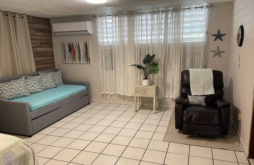 Martin Gonzalez House | Charming 3-bedroom house with WiFi, AC in enchanting Carolina