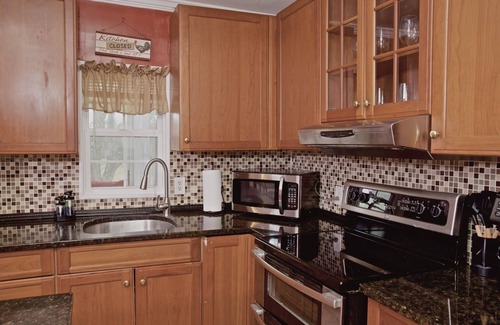 Beaufort House | Charming 3-bedroom house with quick access to the beach WiFi, AC in Beaufort, NC