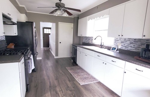 Brewster House | Charming 3-bedroom house with AC, fitness equipment, WiFi in brilliant Brewster