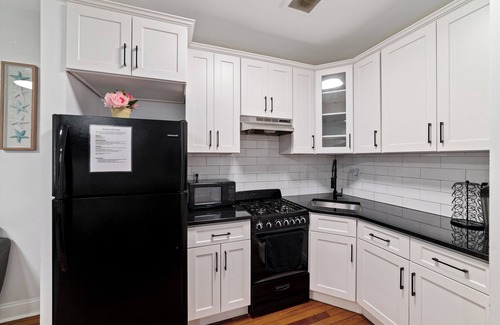 Crown Heights House | Charming 3-Bedroom House in Delightful Brooklyn with Wi-Fi & AC