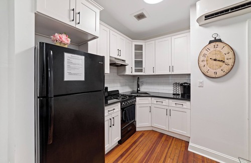 Crown Heights House | Charming 3-Bedroom House in Delightful Brooklyn with Wi-Fi & AC