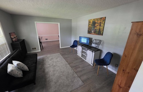 Columbia House | Charming 3-bedroom house with WiFi, AC in Columbia near Lake Murray