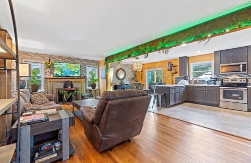 Westgate House | Charming 3 Bedroom House in a Quiet Neighborhood