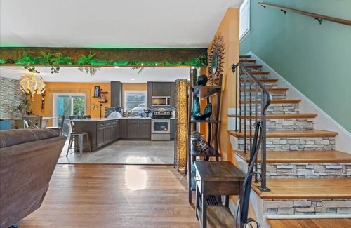 Westgate House | Charming 3 Bedroom House in a Quiet Neighborhood