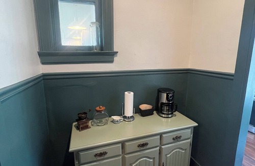 Hannibal House | Charming 3-bedroom house with WiFi and AC in Hannibal