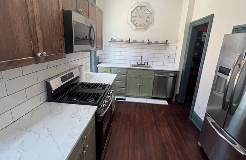Hannibal House | Charming 3-bedroom house with WiFi and AC in Hannibal