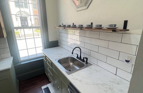 Hannibal House | Charming 3-bedroom house with WiFi and AC in Hannibal