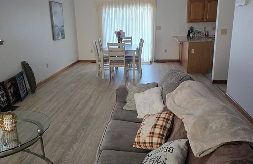 Sybertsville House | Charming 3-bedroom house MUST BE A LAND OWNER IN EAGLE ROCK RESORT