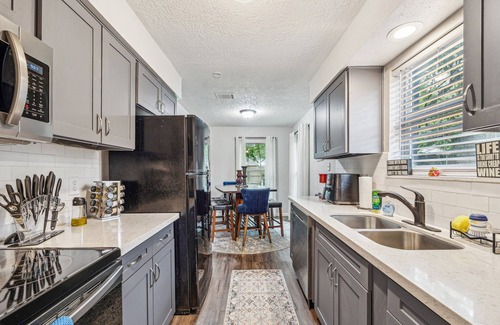 La Porte House | Charming 3-bedroom house with WiFi, AC in La Porte