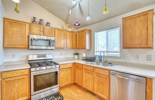 Longmont House | Charming 3-bedroom house in delightful Longmont with WiFi, AC
