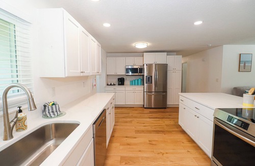 Oak Hill House | Charming 3-bedroom house in Oak Hill with a Pool and Pond