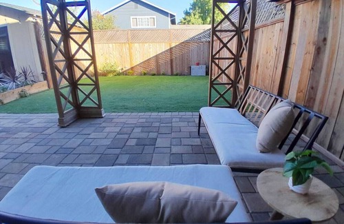 Petaluma House | Charming 3-bedroom house in marvelous Petaluma with AC