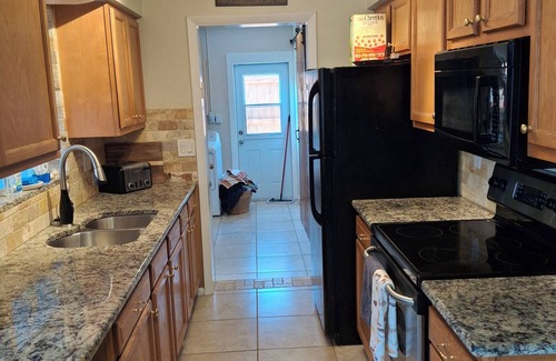 Sarasota Springs House | Charming 3-bedroom house with WiFi and AC in lovely Sarasota