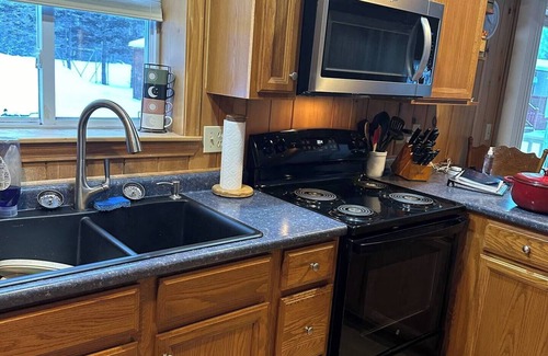 Sinclair House | Charming 3-bedroom house with WiFi and AC in serene Sinclair