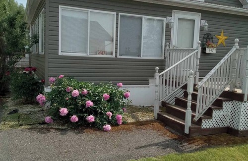 Sinclair House | Charming 3-bedroom house with WiFi and AC in serene Sinclair