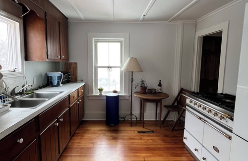 Stamford House | Charming 3-bedroom house with Mountain views and wifi
