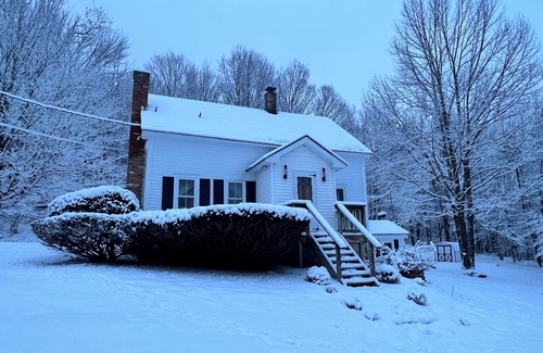 Stamford House | Charming 3-bedroom house with Mountain views and wifi