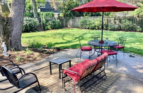 Wilmette House | Charming 3-bedroom house with AC and WiFi in Wilmette